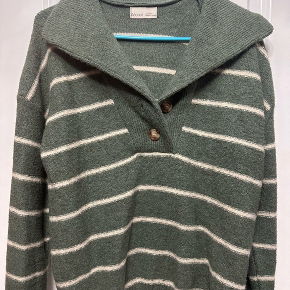 Sweaters - Women's Green Striped Sweater